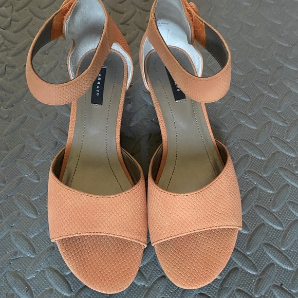 Array Sandals - Picture 3 of 7